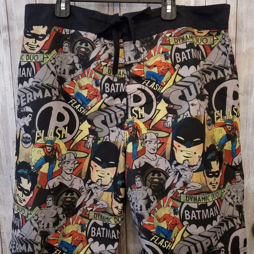 BATMAN MENS 2XL XXL STRETCH WAIST BOARD SHORTS EUC